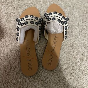Sole Society Emmalyn Stud Thong Sandals Slides Cream 6
